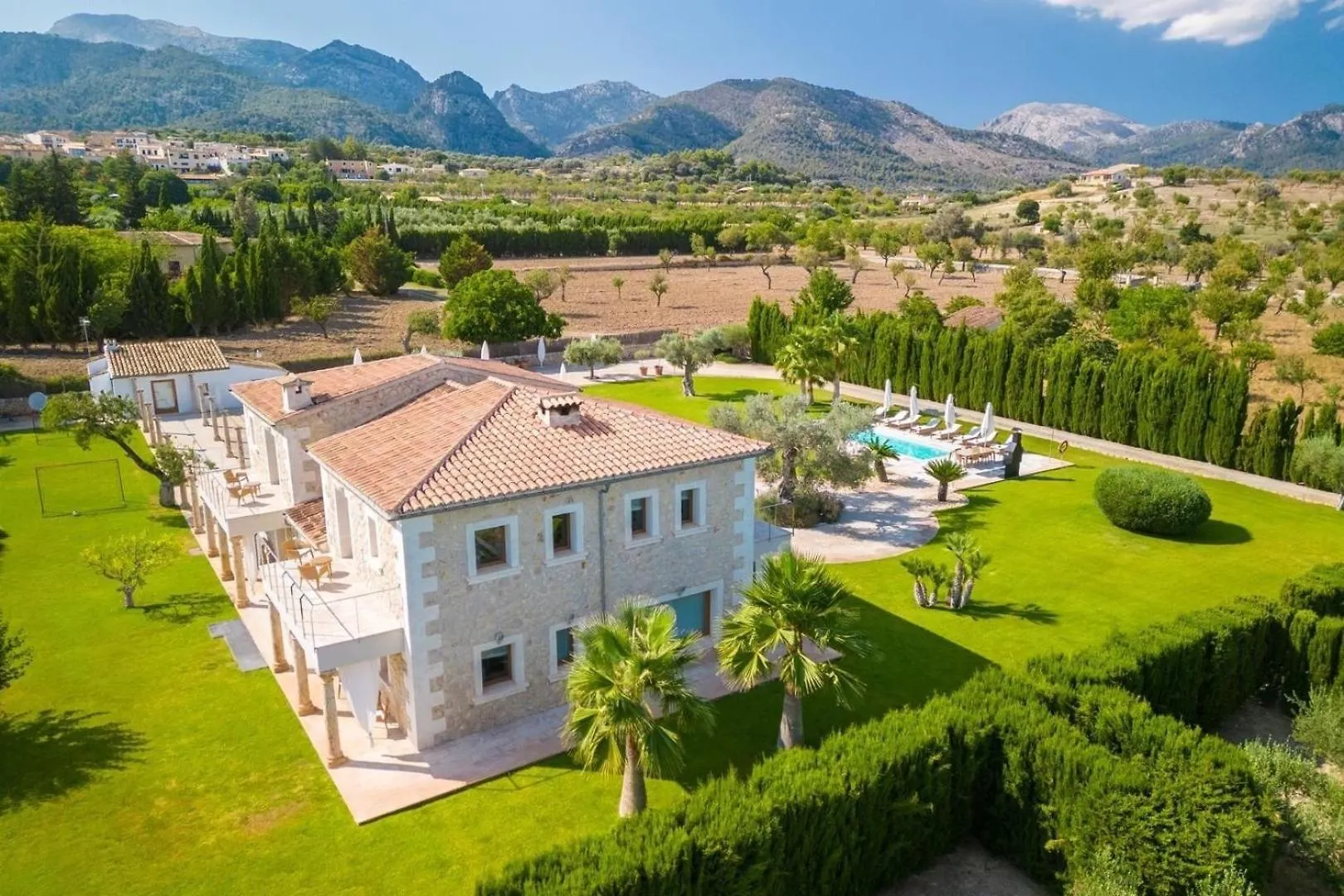 Holiday home Luxurioeses Landhaus Mit Whirlpool Im Freien Und Pool, Ideal Fuer Veranstaltungen Selva  Spain