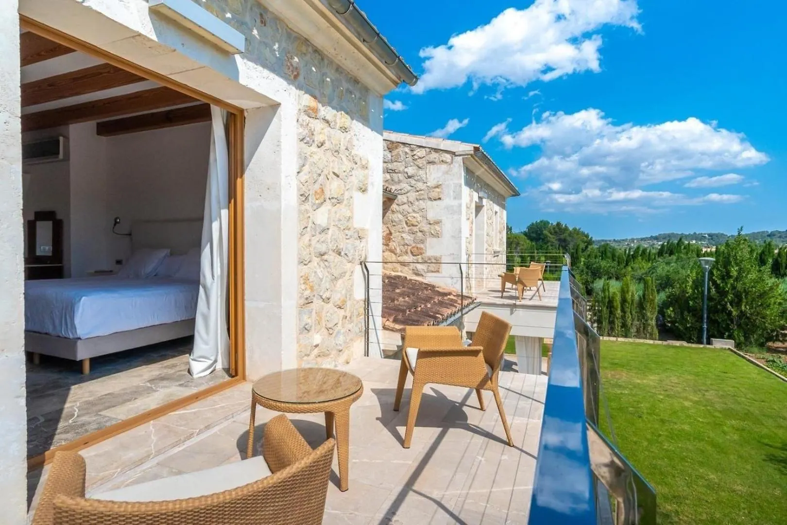 Luxurioeses Landhaus Mit Whirlpool Im Freien Und Pool, Ideal Fuer Veranstaltungen Selva  Spain